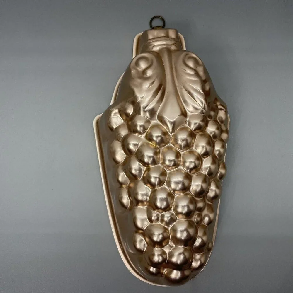 Vintage Mirro Grape Bunch Mold Cake Pan Copper Tone Aluminum Wall Decor USA
